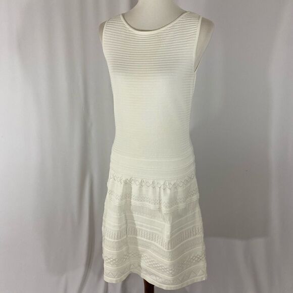 Lauren Sleeveless Dress - Picture 2 of 8